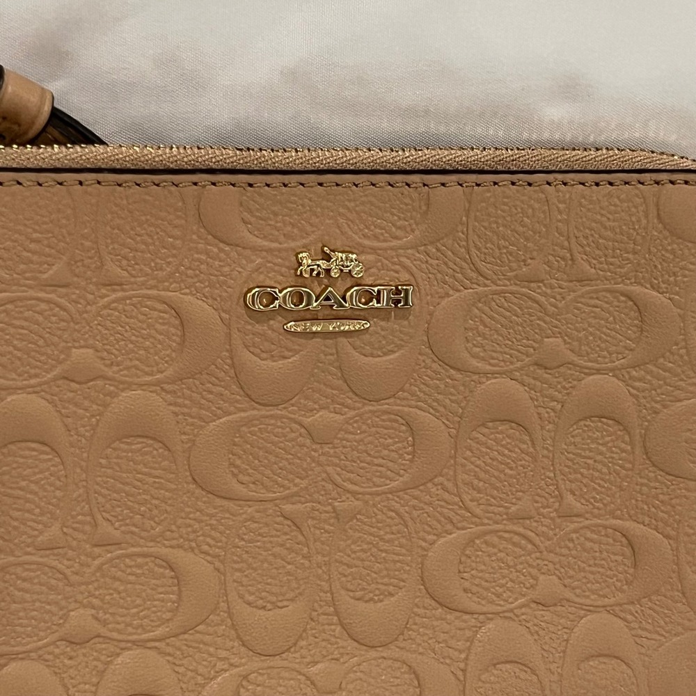 Coach Signature Embossed Leather Wristlet‎ Pouch Tan Gold Hardware Zip Top - Picture 2 of 7
